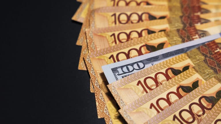 Доллар пробил отметку ниже 480 тенге