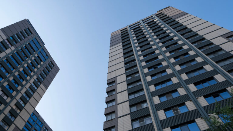 Расположение выше проспекта Аль-Фараби увеличивает цену квартир в Алматы на 21%