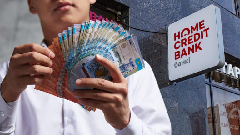 Home Credit Bank выплатил топ-менеджерам большие отступные после продажи Утемуратову