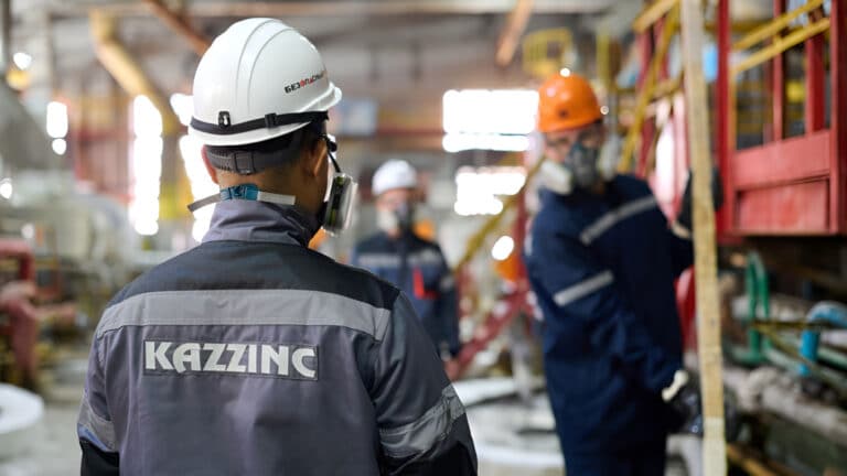 У «Казцинка», от которого хочет избавиться Glencore, нарастают проблемы