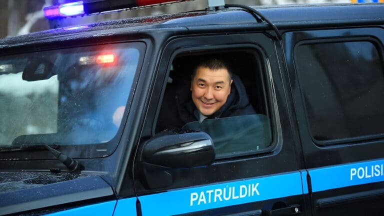 Полиция Алматы задержала юриста с миллионной аудиторией