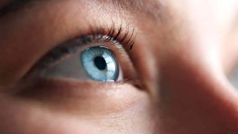 Моргание и мышечные подергивания - все про нервные тики