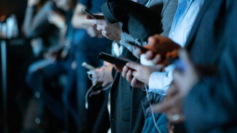 Соцсети впервые признали «вредными для психики» в суде 