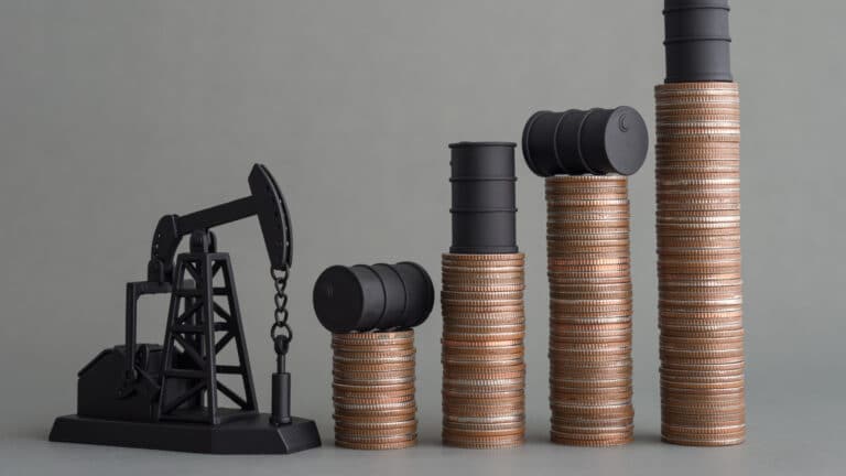 Цена на нефть пробила годовые рекорды на фоне конфликта на Ближнем Востоке