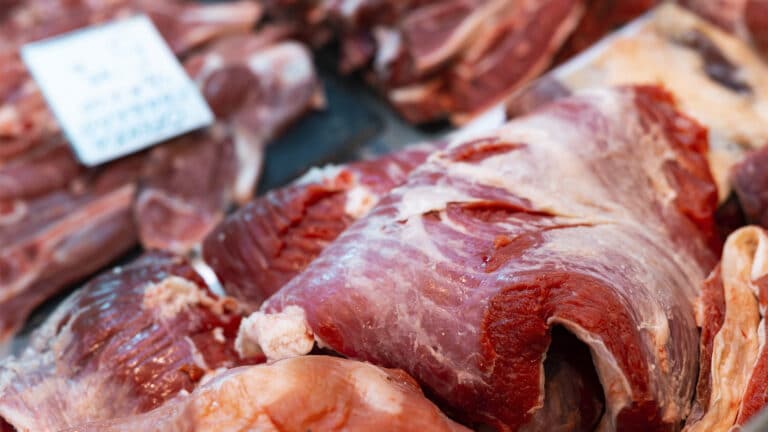 Минсельхоз объяснил дорогое мясо высоким экспортом в Узбекистан