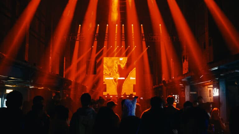 ZVUK отметил десятилетие громкой вечеринкой в стенах бывшего дома печати