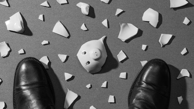 Забытые долги казахстанцев перед банками выросли в полтора раза за год