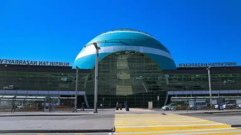 Взлетно-посадочную полосу в аэропорту Астаны частично закроют на ремонт