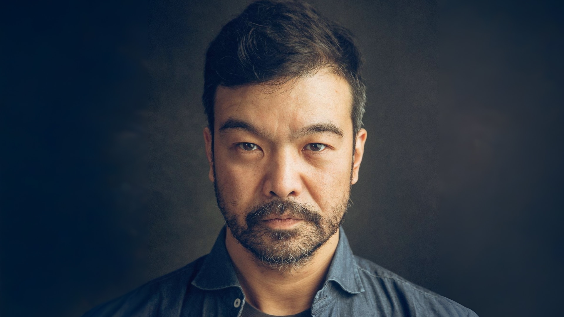 Актер Азиз Бейшеналиев спас собаку из канала реки Есентай в Алматы