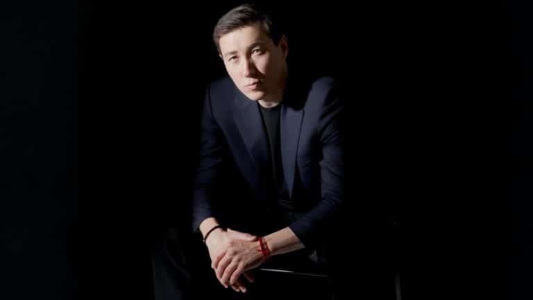 Депутаттың жиені Рахат Тұрлыханов әйелін ұрды деген күдікке ілінді