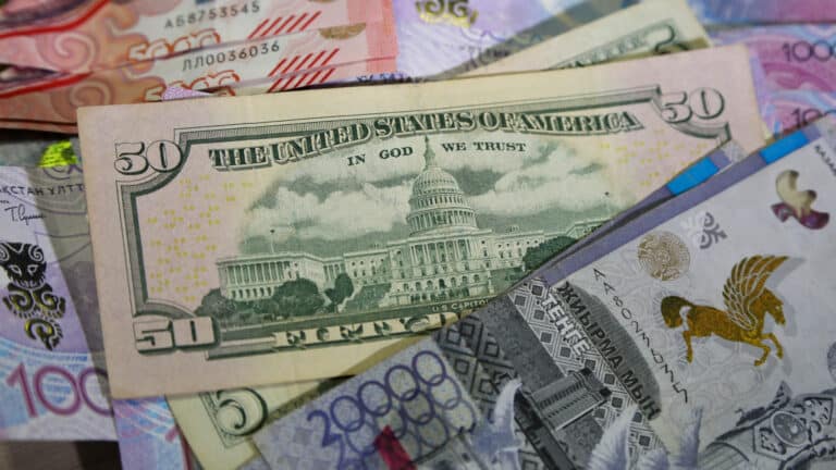 Жумангарин опасается колебаний курса тенге из-за конфликта на Ближнем Востоке