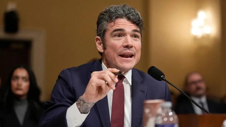 АҚШ-тың жоғары лауазымды шенеунігі Иранмен соғысқа қарсы болып, отставкаға кетті