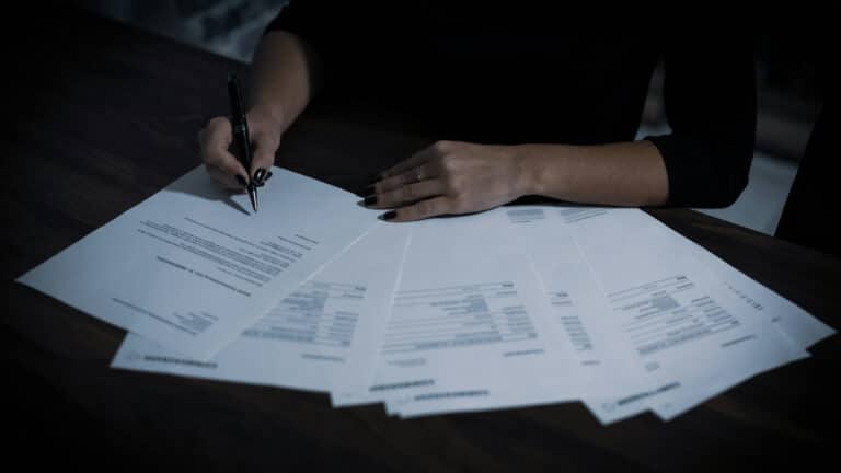 Сенатор потребовал ужесточить наказание за подделку протоколов собраний жильцов в ЖК