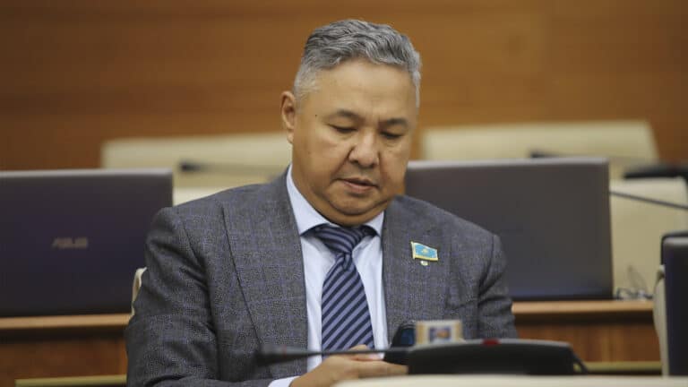 «Не путайте вещи»: Перуашев ответил на вопрос о продаже земли иностранцам в Алатау