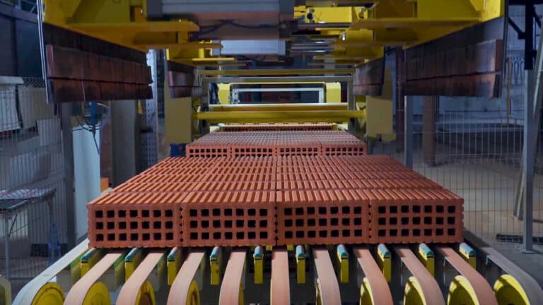 Экс-замакима района, отсидевший за пьяную езду, строит кирпичный завод за 13,7 млрд