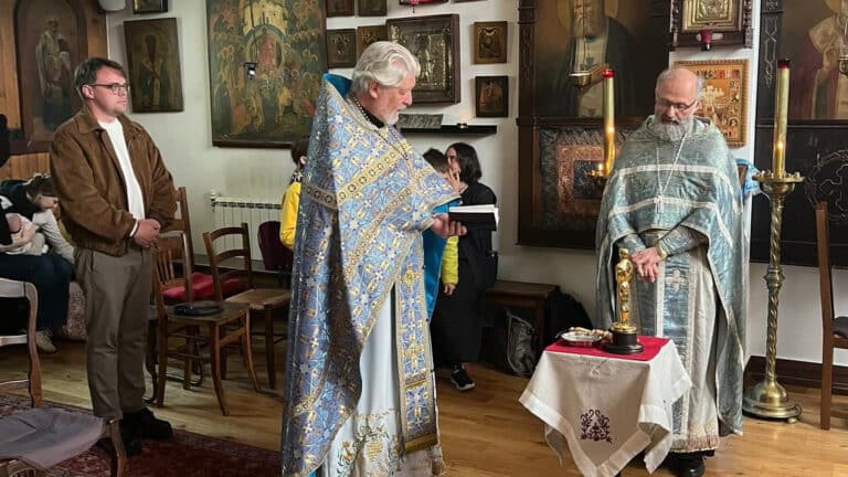 Pavel Talankin consecrates his Oscar in a Paris church
