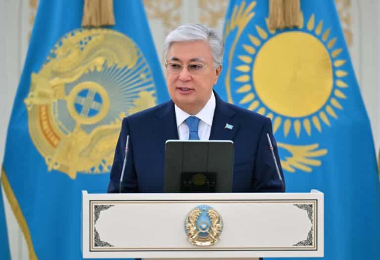 Токаев поздравил казахстанцев с Днем благодарности