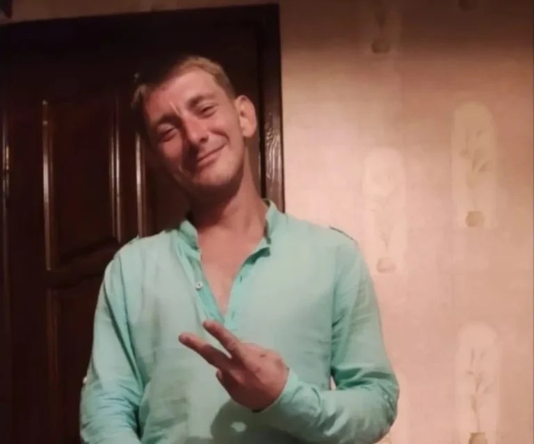 В Актау мужчина пропал при странных обстоятельствах, оставив окна открытыми