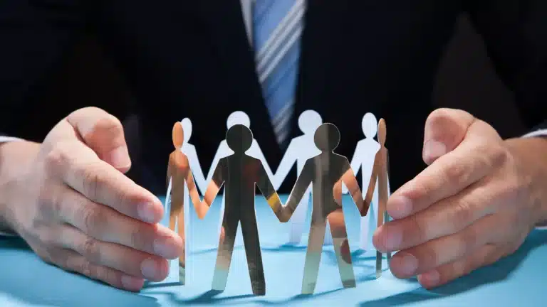 Маман азайды: енді мемлекеттік қызметке оқушыларда тартылады