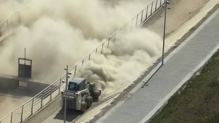 Горожан шокировала пыльная очистка набережной Большой Алматинки