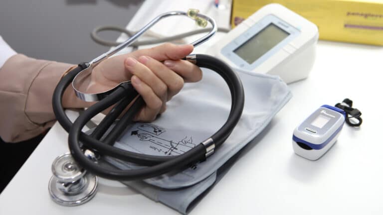 Работодатели начнут оплачивать казахстанцам время, потраченное на медосмотры