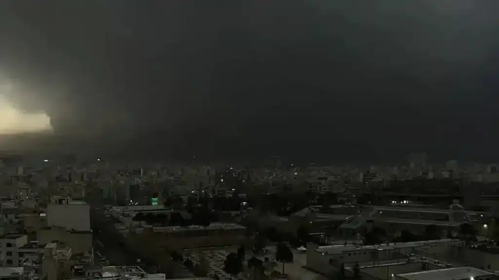 Казгидромет опроверг слухи о кислотных облаках из Ирана, которые движутся в Казахстан