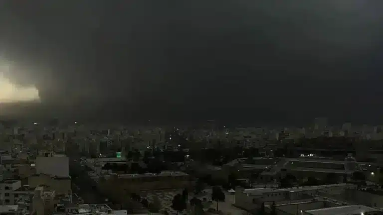 Казгидромет опроверг слухи о кислотных облаках из Ирана, которые движутся в Казахстан