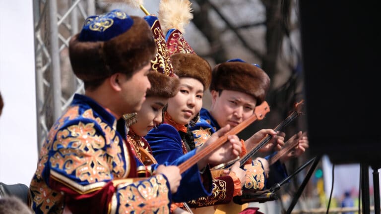 «Разучились праздновать»: как 60 лет советских запретов изменили традиции Наурыза