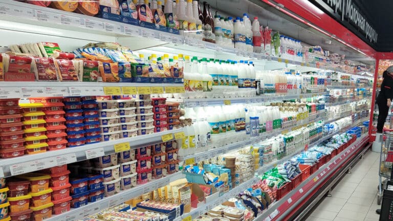 Супермаркеты наживаются: до 60% цены товара уходит им в кассу