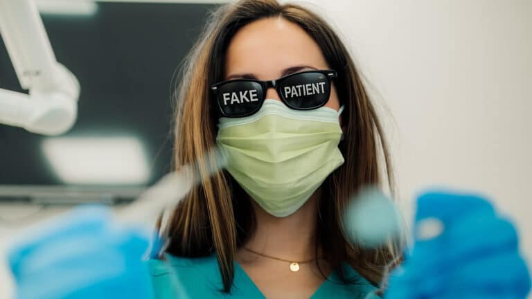 В системе DamuMed нашли тысячи фиктивных записей о лечении в стоматологии