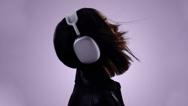 Apple представила AirPods Max 2 с новыми функциями по старой цене