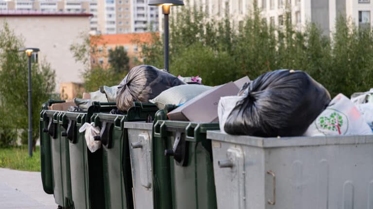 Более 300 млрд тенге выделят на решение проблемы с мусором в Казахстане