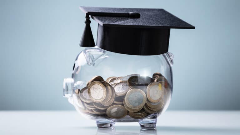 Как при зарплате 500 тыс. тенге накопить на образование ребенка