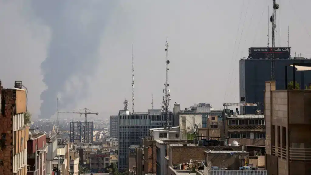 Иранның жоғары басшылығы жиналатын орын да нысанаға алынған / фото: REUTERS