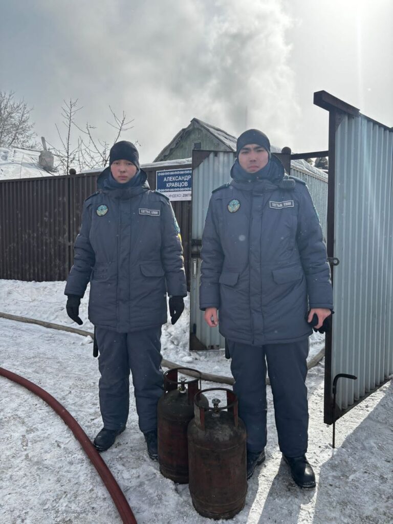 Солдаты Нацгвардии предотвратили взрыв газовых баллонов при пожаре в Астане