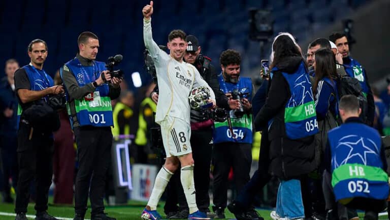 «Реал» разгромил в Лиге чемпионов «Манчестер», а «ПСЖ» – «Челси»