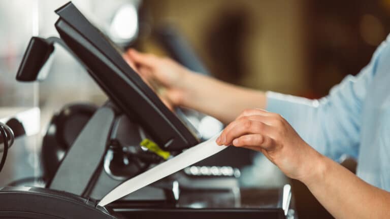 Оставленный на кассе чек может лишить казахстанцев денег – предупреждение ДГД