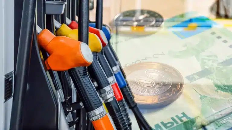 Дешевый бензин в Казахстане: преимущество или ущерб экономической эффективности