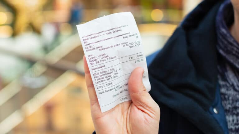 Бизнес в Казахстане внезапно «побелел»: число чеков резко выросло