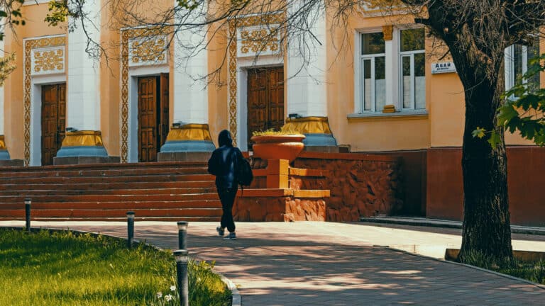 Жара до +30 и туманы по утрам: какая погода ждет казахстанцев на выходных