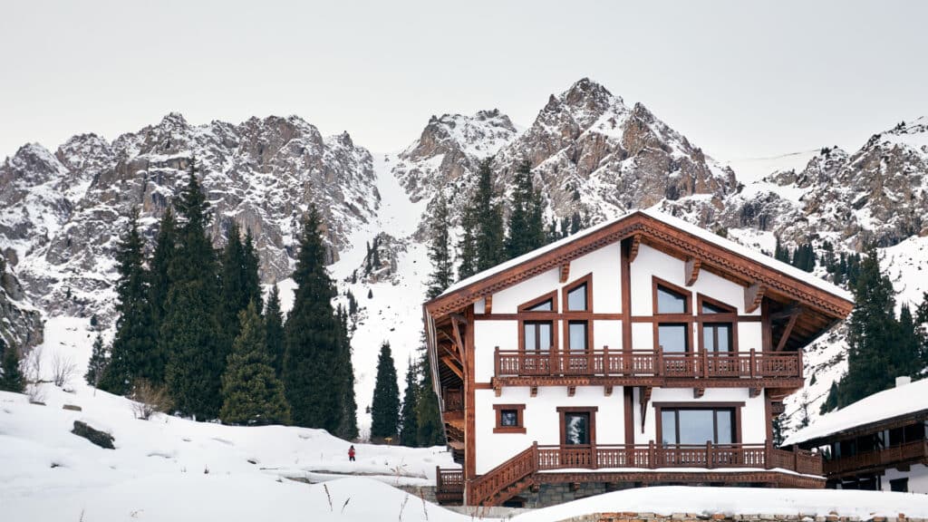 Владельцев жилья в Казахстане обяжут оплачивать страховку на случай стихийных бедствий/shutterstock, бильд-редактор: Адэлина Мамедова