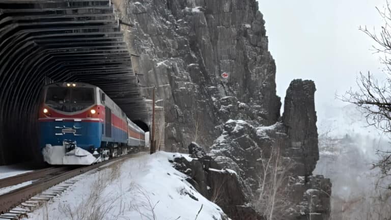 Горный тоннель на железной дороге в ВКО восхитил пользователей