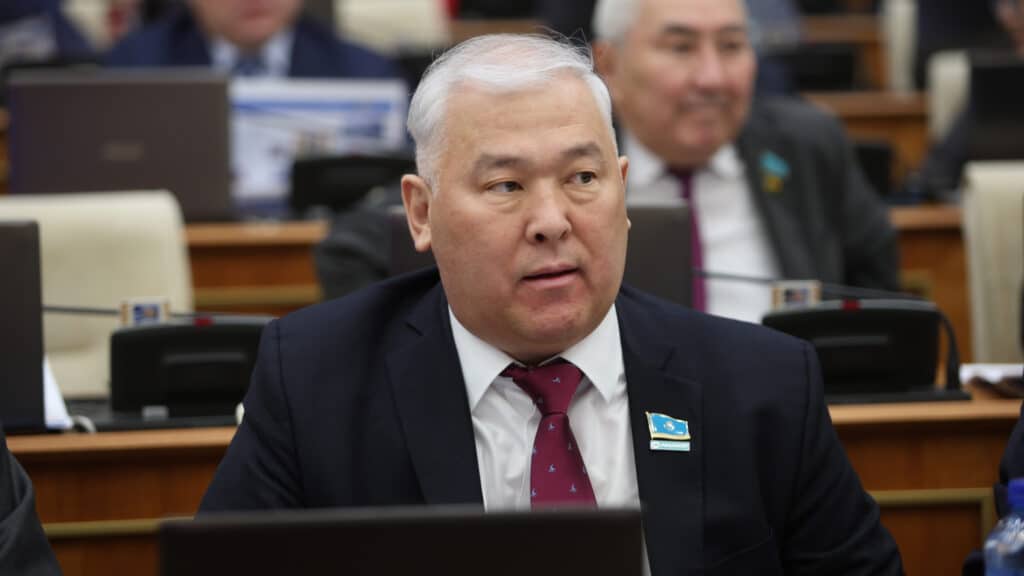 Депутат Абенов объяснил рост недовольства тарифами в Казахстане