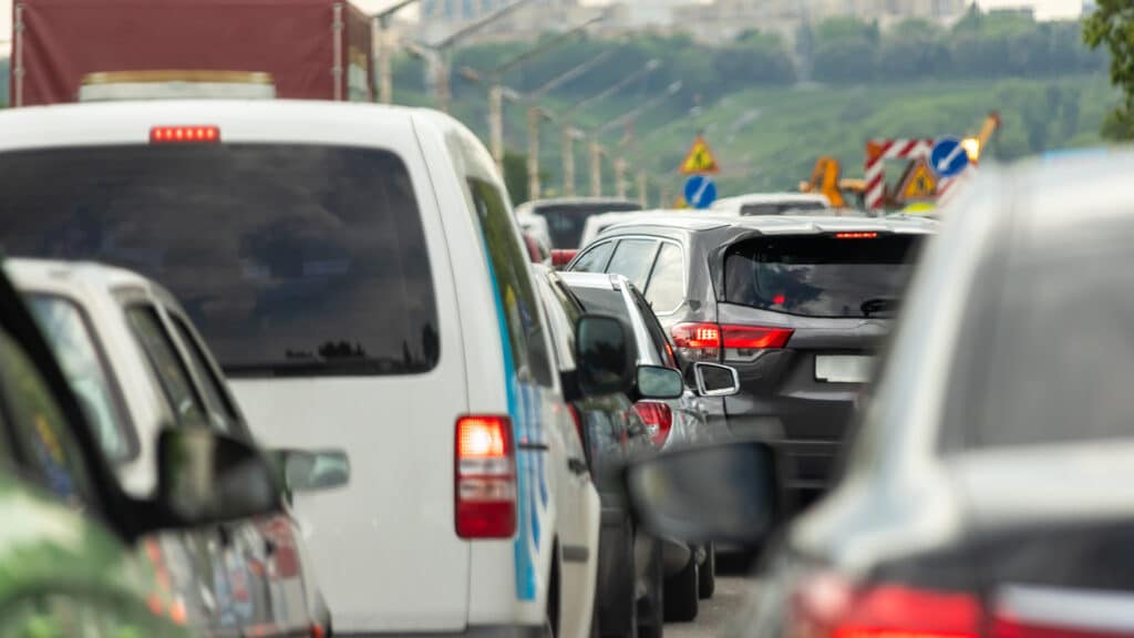 Минфин объяснил затяжные пробки на границе Казахстана и России наплывом фур с овощами