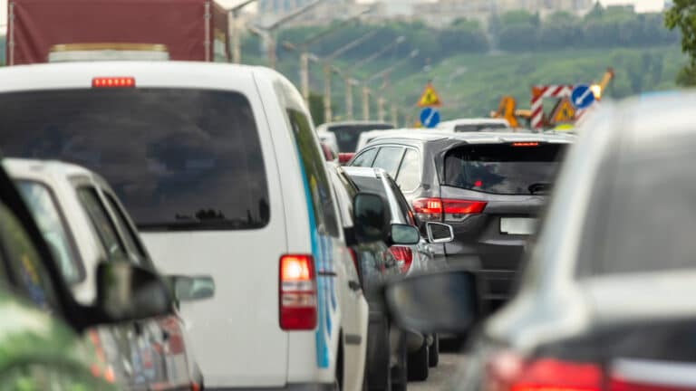 Минфин объяснил затяжные пробки на границе Казахстана и России наплывом фур с овощами