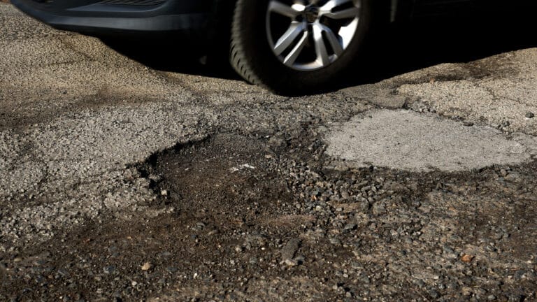 Дороги в Казахстане разрушаются сами по себе — «КазАвтоЖол»