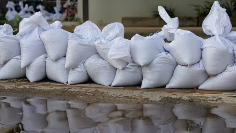 В СКО паводки угрожают ключевым трассам: службы перешли на круглосуточный режим