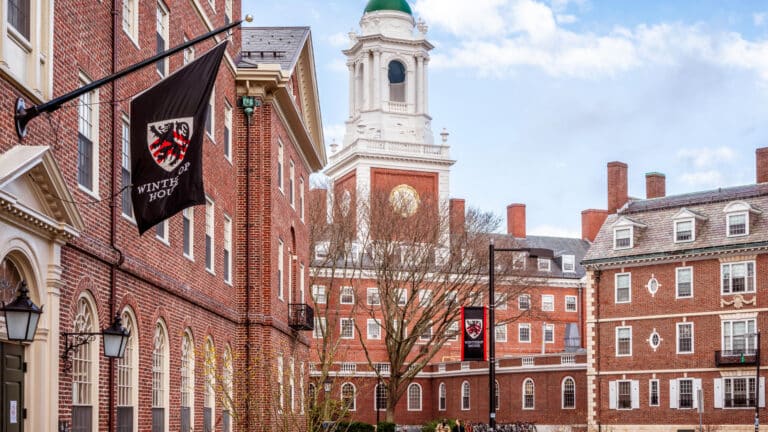 Школьницу из Астаны досрочно зачислили в Гарвард