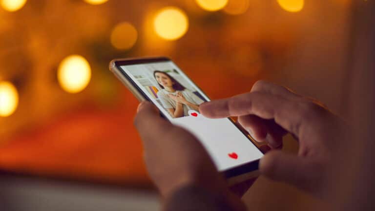 В Астане девушки обманывали мужчин, обещая свидания в съемных квартирах