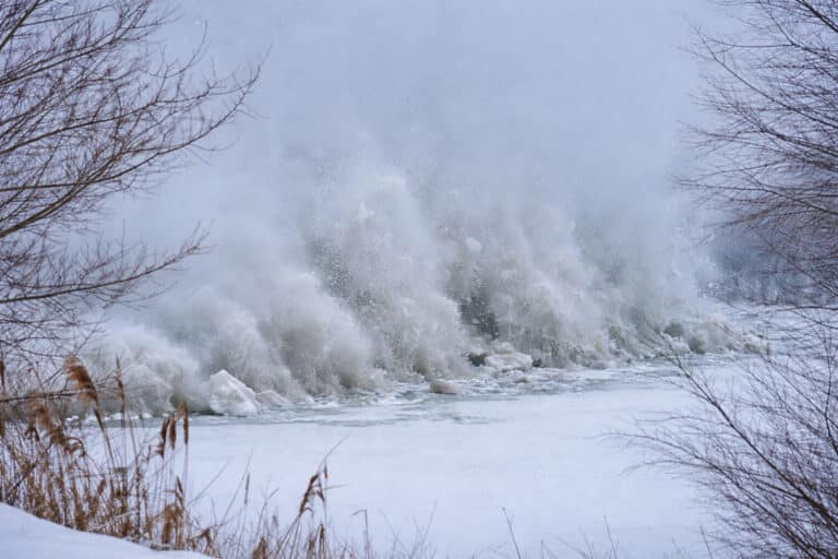 В ЗКО провели взрывные работы на реках для защиты от паводков